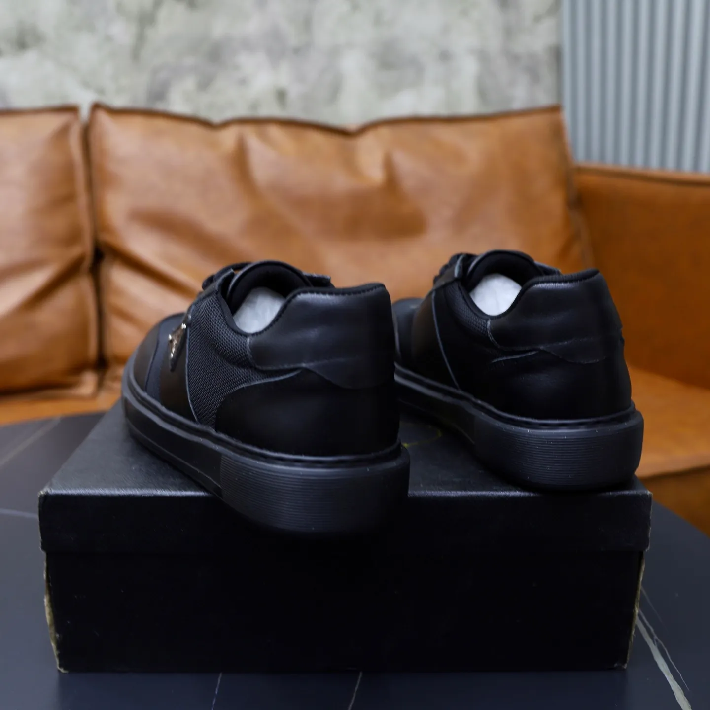 Ex-factory price: 462💰🙅‍♂️🙅‍♂️🙅‍♂️ Brand: PRADA Standard code: 38-44 (45 customized) Grade: Same as the official website Material: Original material splicing Comfortable and breathable lining Lightweight and wear-resistant sports outsole Style category: Men's fashionable casual shoes Running sneakers Distinguished luxury brand elements Top luxury Color: actual picture color